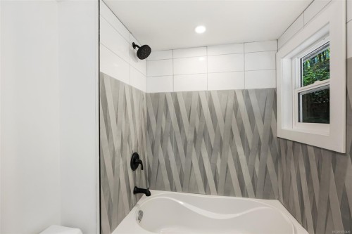 #124-2500 Florence Lake Rd, Langford, BC 
