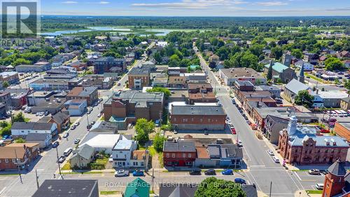34 Market Street, Smiths Falls, ON 