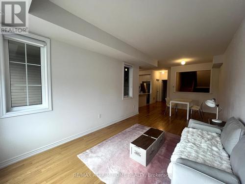 31 JAFFNA LANE , Markham, Ontario L6C 0X7 4
