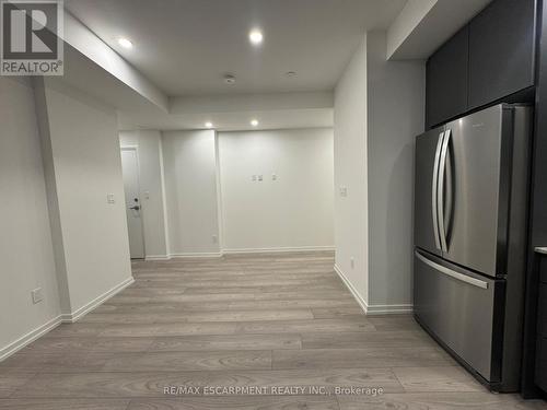 27 - 17 Lytham Green Circle, Newmarket, ON 