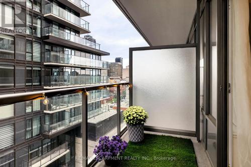 812 - 212 King William Street, Hamilton, ON 