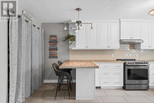 Breakfast Bar - 550 Foxview Place, Ottawa, ON 