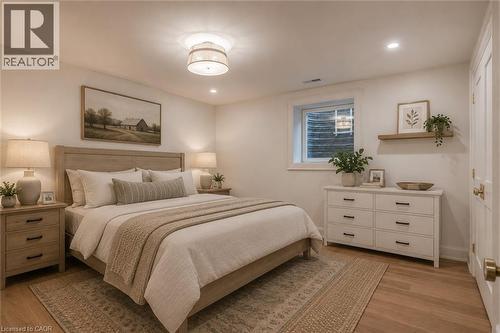 Well-appointed room featuring wood-finish flooring, a neutral color palette, recessed lighting, a window, and a built-in shelf - 130 Edgecliffe Place, Halton, ON 