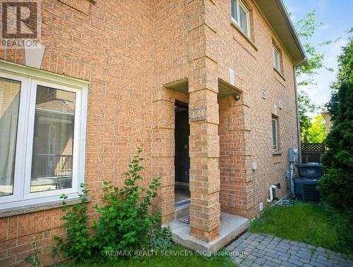 121 Pressed Brick Drive, Brampton, ON 