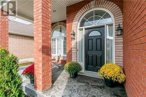 57 METCALFE DRIVE , Bradford West Gwillimbury, Ontario L3Z 3C8 2