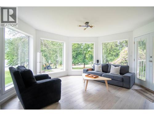 Living - 4161 Heroux Road, Nelson, BC 