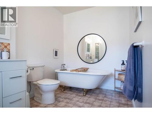 Ensuite Bathroom - 4161 Heroux Road, Nelson, BC 