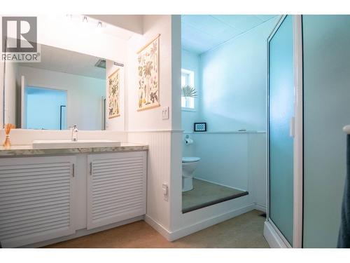 Main Floor Bathroom - 4161 Heroux Road, Nelson, BC 