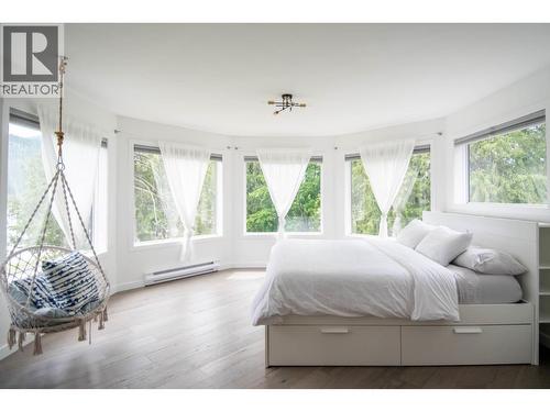 Primary Bedroom- Upstairs - 4161 Heroux Road, Nelson, BC 
