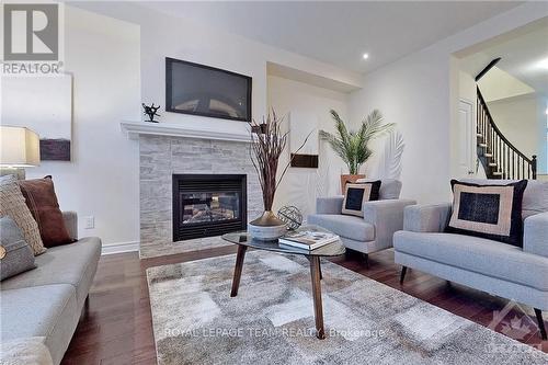 3375 WOODROFFE AVENUE , Ottawa, Ontario K2G 6Z5 3