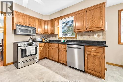 219 Hyde Park, River Canard, ON 