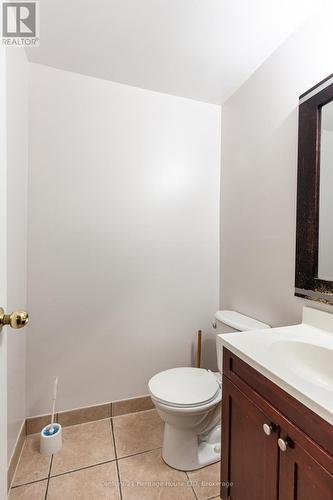 Bathroom (Downstairs) - 542 First Avenue N, Welland (N. Welland), ON 