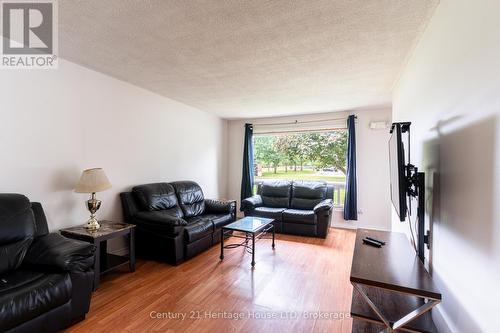 Living Room - 542 First Avenue N, Welland (N. Welland), ON 