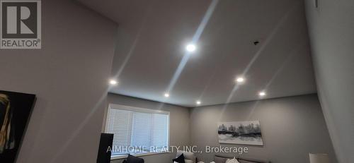 58 MAJOR CRESCENT , Aurora, Ontario L4G 0X4 3