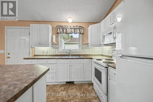 Open Concept Kitchen Area to Dining Space - 30 St James Place, Wasaga Beach, ON 