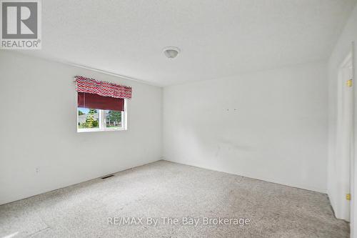 Primary Bedroom with 2 Piece Ensuite - 30 St James Place, Wasaga Beach, ON 