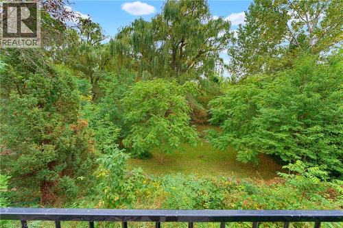 Expansive green space with mature trees and a manicured lawn - 1316 Nevarc Drive, Burlington, ON 