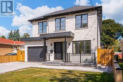 5 BRADBURY CRESCENT Toronto, ON M9C 4B1