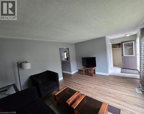 409 CASTLEGROVE Place Unit# Room 3 , London, Ontario N6G 1L1 4