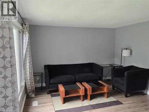 409 CASTLEGROVE Place Unit# Room 3 , London, Ontario N6G 1L1 5