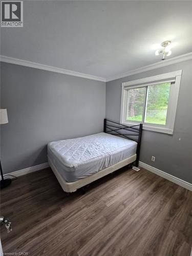 409 CASTLEGROVE Place Unit# Room 2 , London, Ontario N6G 1L1 2