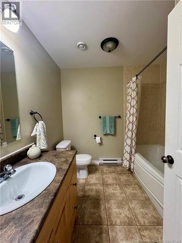 Full Bath with linen closet - 26 Acorn Drive, Saint John, NB 