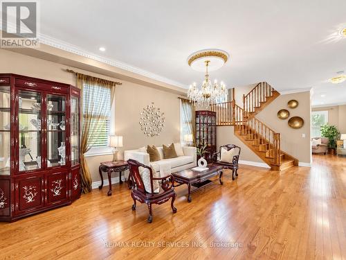 Inviting living room space with hardwood flooring - 127 Russell Jarvis Drive, Markham, ON 