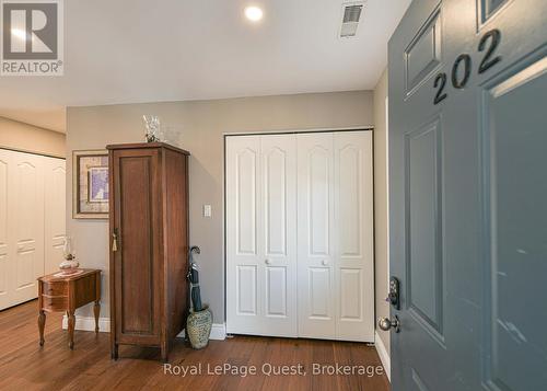 Large entryway - 2 - 585 Atherley Road, Orillia, ON 