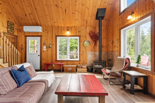 Living Room - 1905 Rue Chapais, Chertsey, QC 