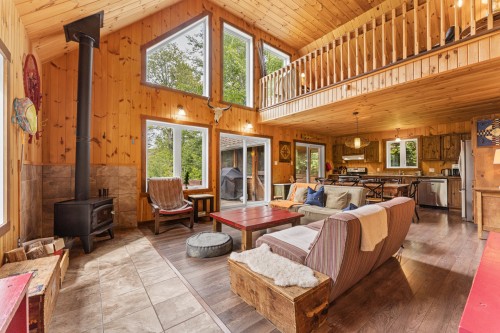 Living Room - 1905 Rue Chapais, Chertsey, QC 