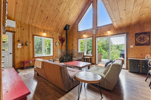 Living Room - 1905 Rue Chapais, Chertsey, QC 