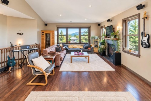 850 Lorne White Pl, Ucluelet, BC 