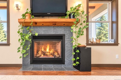 850 Lorne White Pl, Ucluelet, BC 