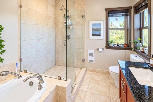 850 Lorne White Pl, Ucluelet, BC 