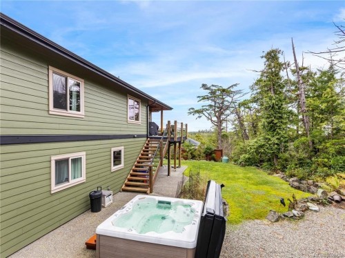 850 Lorne White Pl, Ucluelet, BC 
