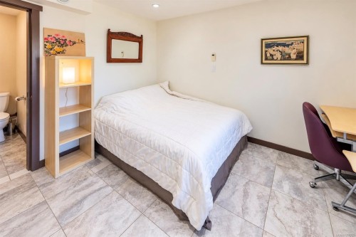 850 Lorne White Pl, Ucluelet, BC 