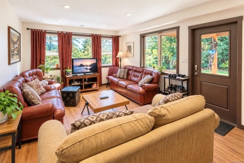 850 Lorne White Pl, Ucluelet, BC 