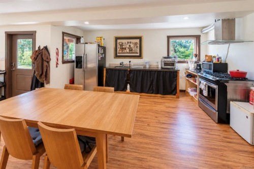 850 Lorne White Pl, Ucluelet, BC 