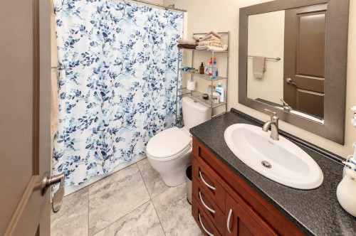 850 Lorne White Pl, Ucluelet, BC 