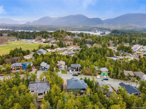 850 Lorne White Pl, Ucluelet, BC 