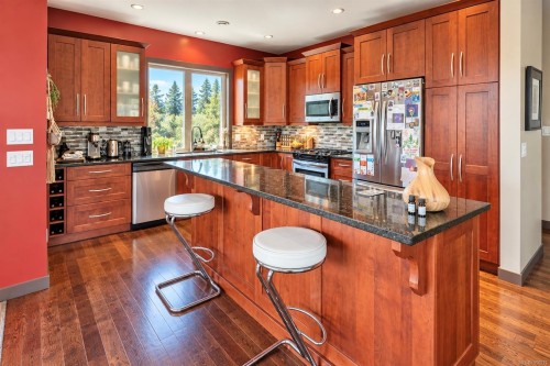 850 Lorne White Pl, Ucluelet, BC 