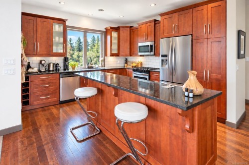 850 Lorne White Pl, Ucluelet, BC 
