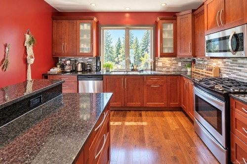 850 Lorne White Pl, Ucluelet, BC 