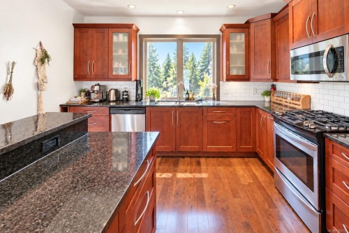 850 Lorne White Pl, Ucluelet, BC 
