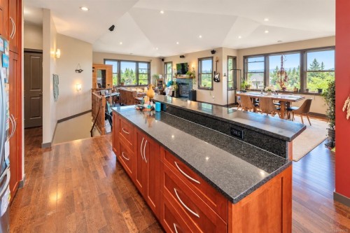 850 Lorne White Pl, Ucluelet, BC 