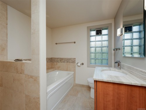 865 Bank St, Victoria, BC 