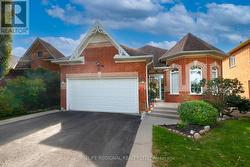 40 ARNOLD CRESCENT Whitby, ON L1M 1H9