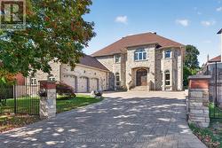 128 GARDEN AVENUE Richmond Hill, ON L4C 6M1