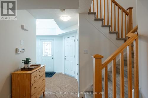 spacious and bright foyer - 27 Wilkie Crescent, Guelph (Pineridge/Westminster Woods), ON 