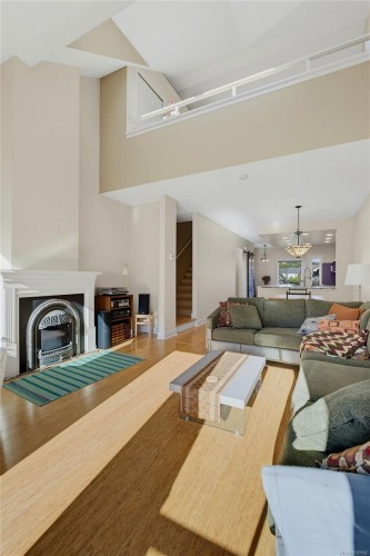 #2-20 Menzies St, Victoria, BC 